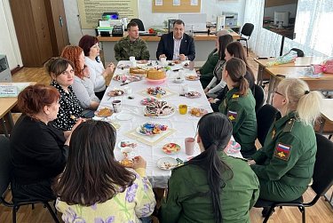 Сергей Бабин поздравил жен военнослужащих